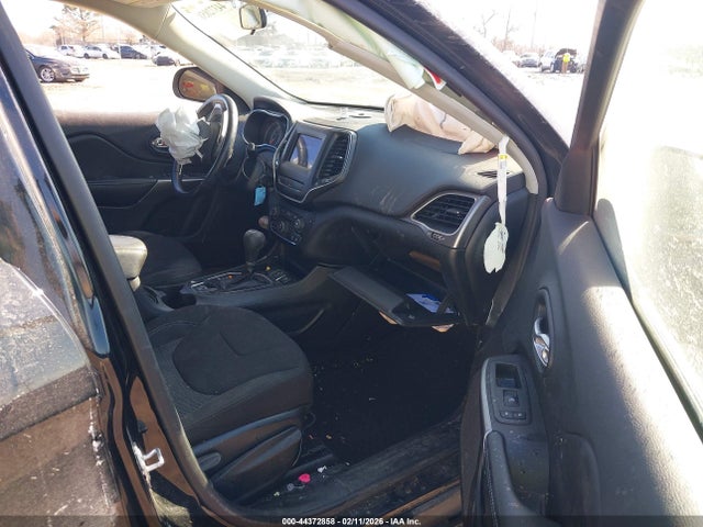 44372858 :رقم المزاد ، 1C4PJLCB4KD221512 vin ، 2019 Jeep Cherokee Latitude Fwd مزاد بيع