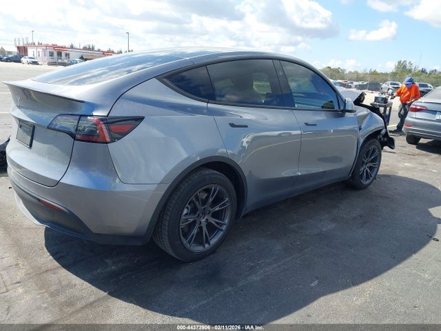 7SAYGDED0SF261623 Tesla Model Y Long Range Dual Motor Rear-wheel Drive