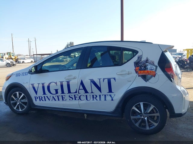 JTDKDTB38J1615686 Toyota Prius C Two