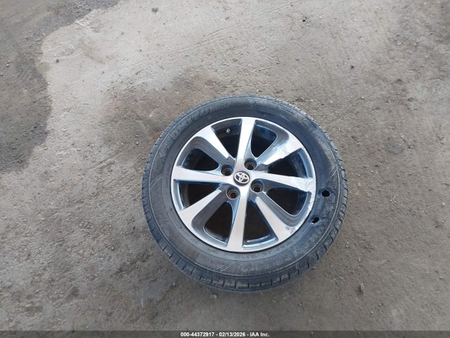 JTDKDTB38J1615686 Toyota Prius C Two