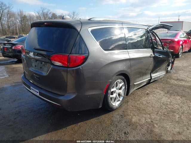 44372996 :رقم المزاد ، 2C4RC1BG9JR127268 vin ، 2018 Chrysler Pacifica Touring L مزاد بيع
