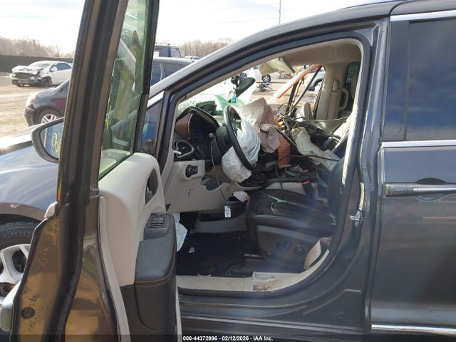 44372996 :رقم المزاد ، 2C4RC1BG9JR127268 vin ، 2018 Chrysler Pacifica Touring L مزاد بيع