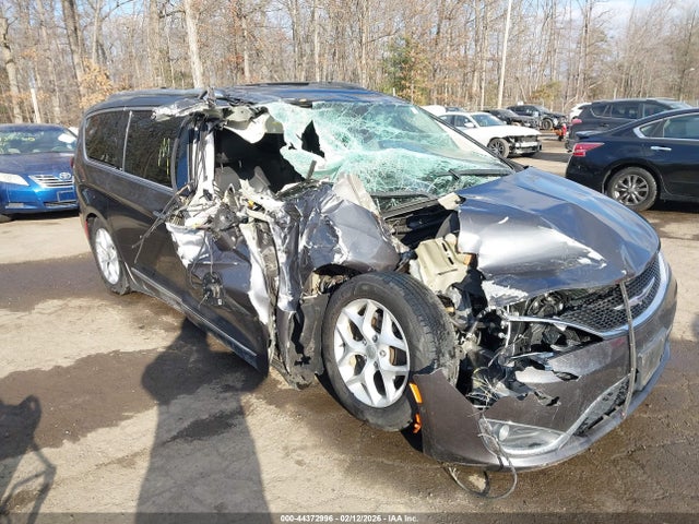 44372996 :رقم المزاد ، 2C4RC1BG9JR127268 vin ، 2018 Chrysler Pacifica Touring L مزاد بيع