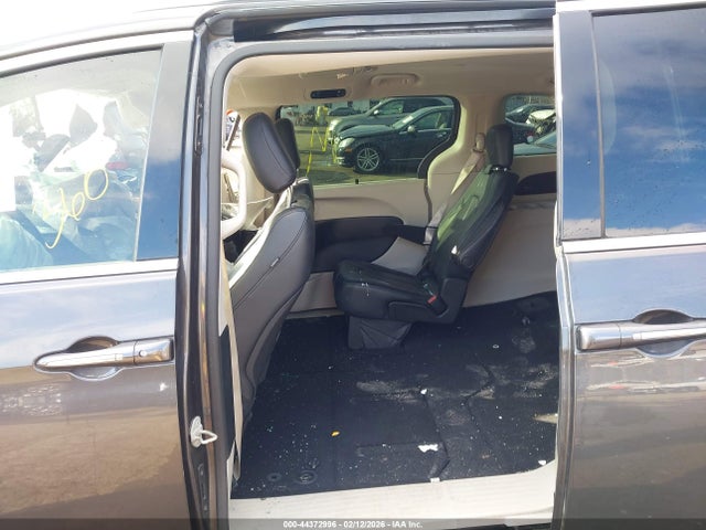44372996 :رقم المزاد ، 2C4RC1BG9JR127268 vin ، 2018 Chrysler Pacifica Touring L مزاد بيع
