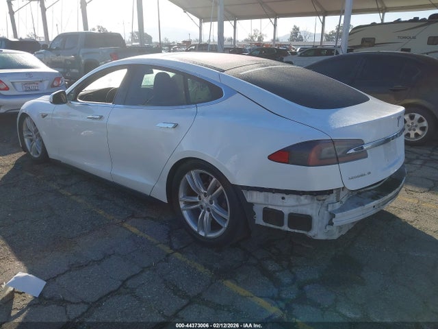 2015 TESLA MODEL S 5YJSA1H22FF097598 Photo 2