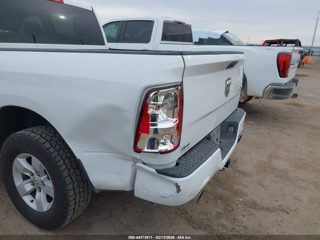 Aukcja sprzedaży 2017 Ram 1500 Express  4x4 5'7 Box, vin: 3C6RR7KT0HG641015, numer aukcji: 44373011