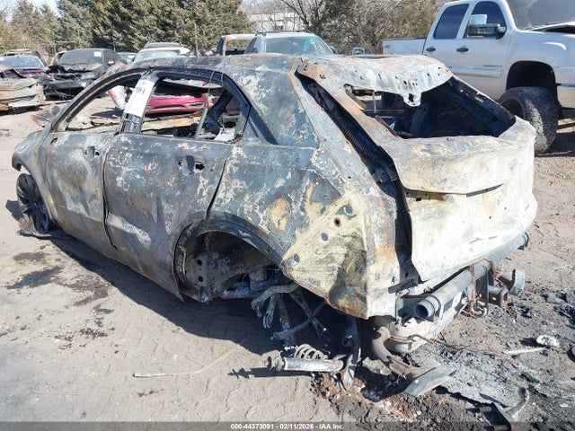 2019 CADILLAC XT4 1GYFZDR45KF221827 Photo 2