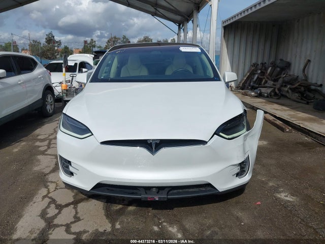 Продажа на аукционе авто 2018 Tesla Model X 100d/75d/p100d, vin: 5YJXCBE22JF142767, номер лота: 44373216