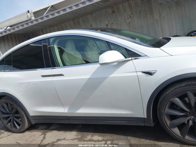 Продажа на аукционе авто 2018 Tesla Model X 100d/75d/p100d, vin: 5YJXCBE22JF142767, номер лота: 44373216