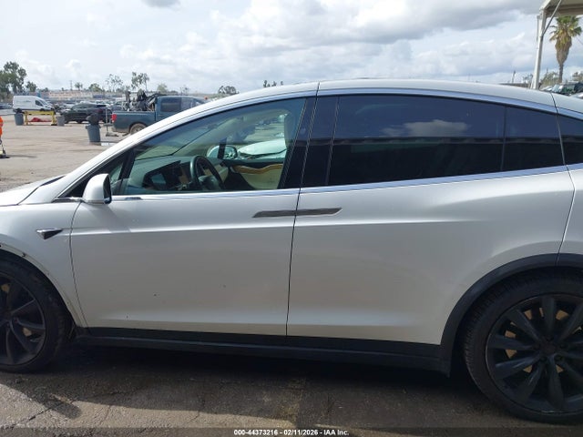 Продажа на аукционе авто 2018 Tesla Model X 100d/75d/p100d, vin: 5YJXCBE22JF142767, номер лота: 44373216