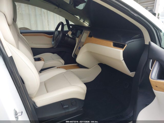 Продажа на аукционе авто 2018 Tesla Model X 100d/75d/p100d, vin: 5YJXCBE22JF142767, номер лота: 44373216