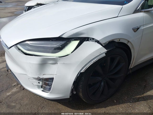 Продажа на аукционе авто 2018 Tesla Model X 100d/75d/p100d, vin: 5YJXCBE22JF142767, номер лота: 44373216