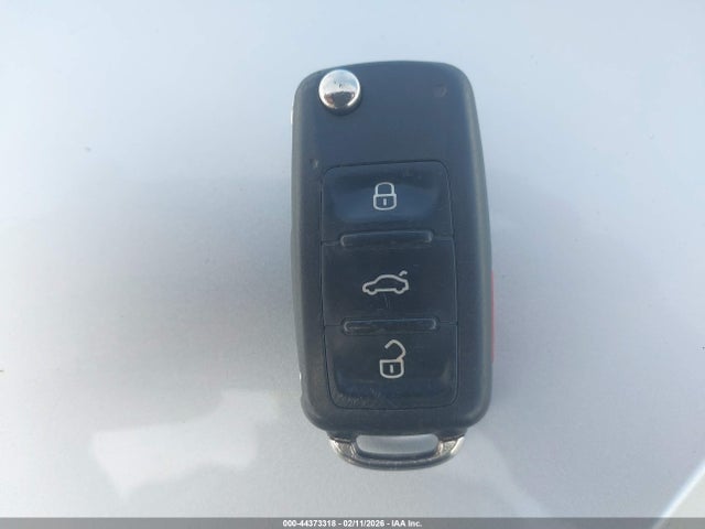 Продажа на аукционе авто 2017 Volkswagen Jetta 1.4t Se, vin: 3VWDB7AJ3HM331673, номер лота: 44373318