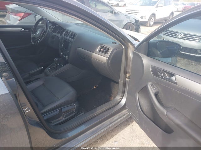 Продажа на аукционе авто 2017 Volkswagen Jetta 1.4t Se, vin: 3VWDB7AJ3HM331673, номер лота: 44373318