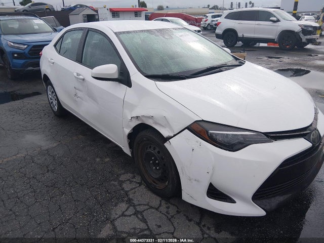 Toyota COROLLA LE 2018 5YFBURHE4JP796051 Image 1