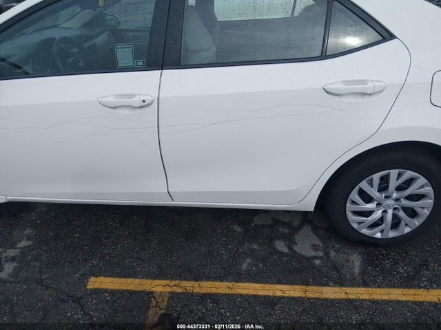 Toyota COROLLA LE 2018 5YFBURHE4JP796051 Image 14