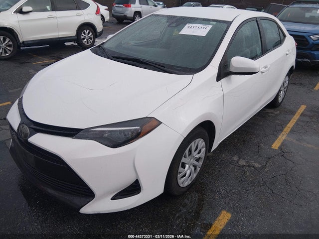 Toyota COROLLA LE 2018 5YFBURHE4JP796051 Image 2