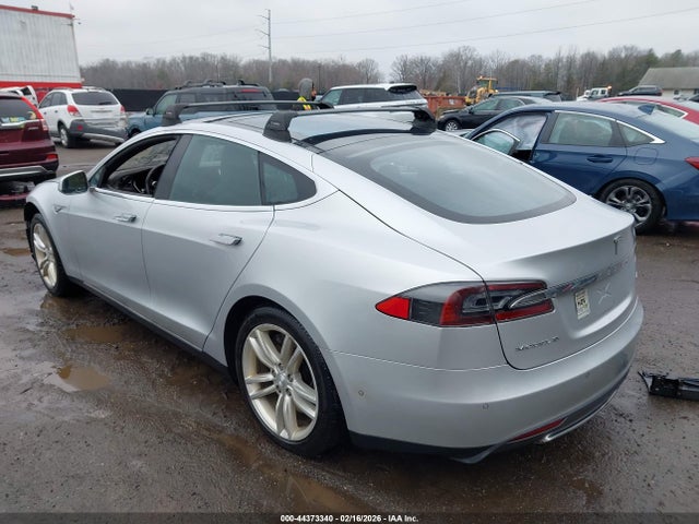 2015 TESLA MODEL S 5YJSA1H29FFP78468 Photo 2