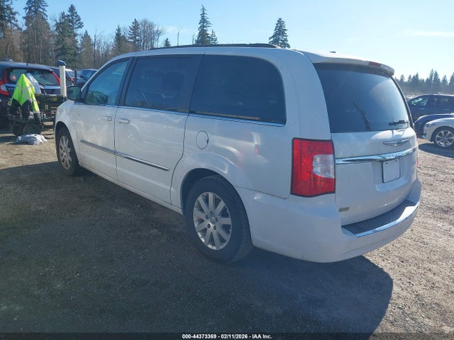2015 CHRYSLER TOWN & COUNTRY 2C4RC1BG1FR696462 Photo 2