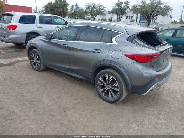 2018 INFINITI QX30 SJKCH5CR6JA061004 Photo 2