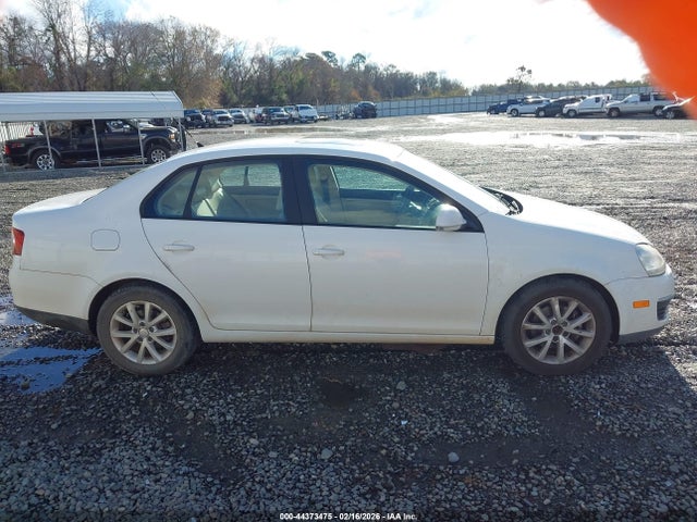 2010 Volkswagen Jetta Limited Edition მანქანა იყიდება აუქციონზე, vin: 3VWRX7AJ2AM160900, აუქციონის ნომერი: 44373475