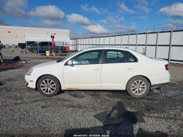 2010 Volkswagen Jetta Limited Edition მანქანა იყიდება აუქციონზე, vin: 3VWRX7AJ2AM160900, აუქციონის ნომერი: 44373475