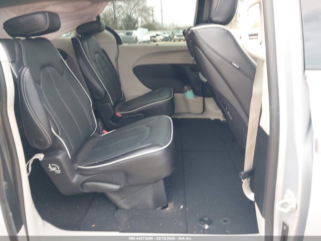 Chrysler Pacifica Limited 2023 2C4RC1GG6PR547409 Image 8