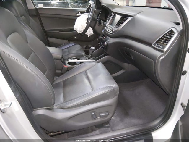 KM8J3CA21JU695365 Hyundai Tucson Limited