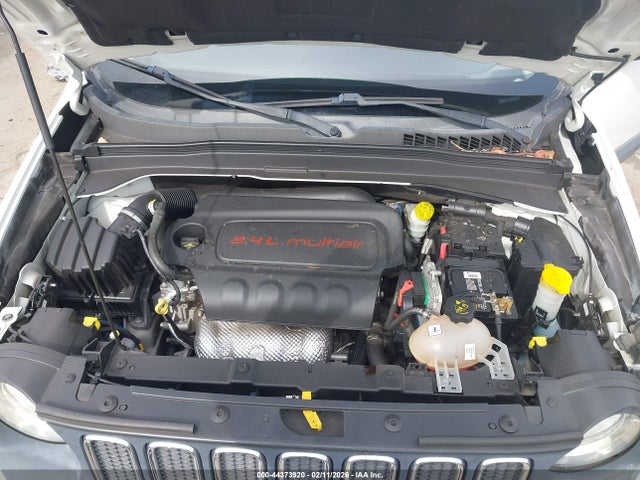 ZACCJABT1FPB44599 Jeep Renegade Latitude