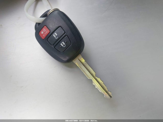 Toyota Prius C One 2014 JTDKDTB39E1079062 Image 11