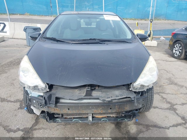 Toyota Prius C One 2014 JTDKDTB39E1079062 Image 13