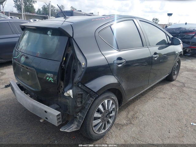 Toyota Prius C One 2014 JTDKDTB39E1079062 Image 4