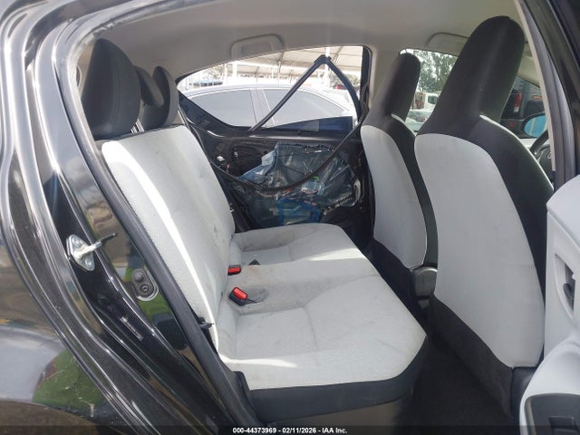Toyota Prius C One 2014 JTDKDTB39E1079062 Image 8