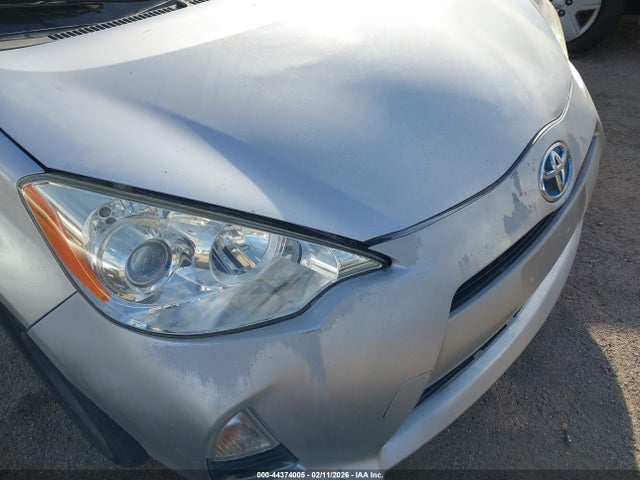 JTDKDTB35E1081536 Toyota Prius C Two