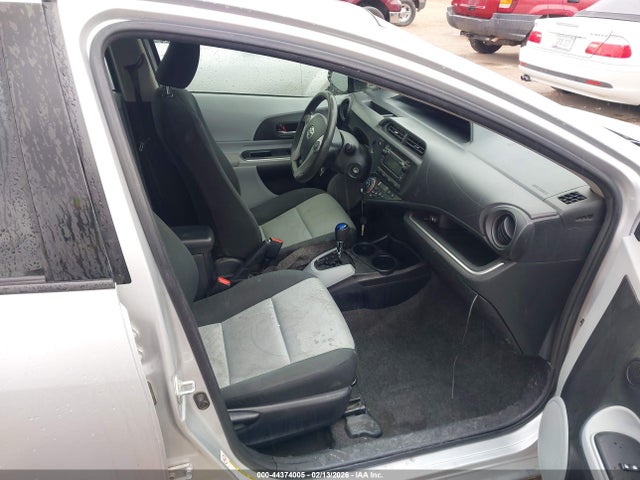 JTDKDTB35E1081536 Toyota Prius C Two