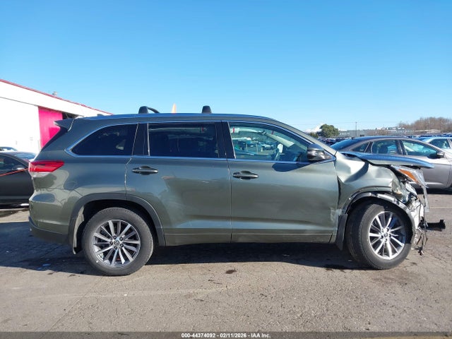 Toyota Highlander Xle 2018 5TDJZRFH3JS875910 Image 14