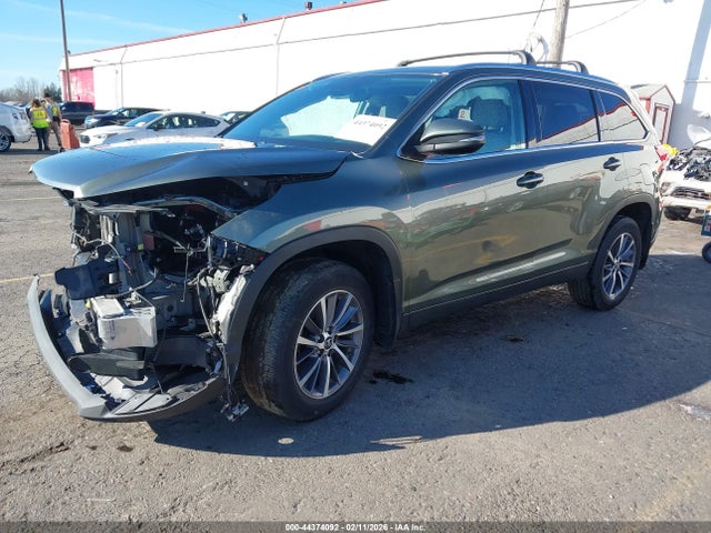 Toyota Highlander Xle 2018 5TDJZRFH3JS875910 Image 2