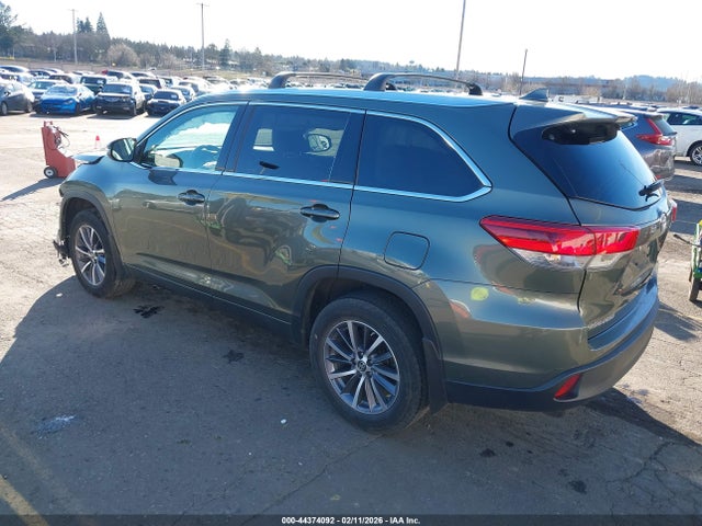 Toyota Highlander Xle 2018 5TDJZRFH3JS875910 Image 3