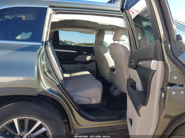 Toyota Highlander Xle 2018 5TDJZRFH3JS875910 Image 8