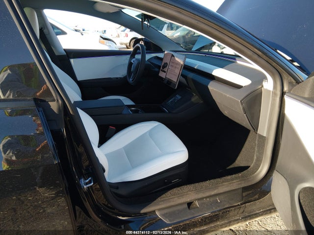 2025 TESLA MODEL 3 5YJ3E1EA1SF040243 Photo 4