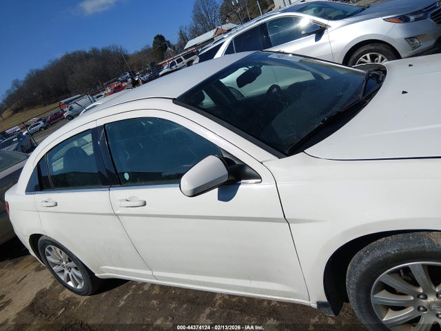 44374124 :رقم المزاد ، 1C3CC5FB6AN117066 vin ، 2010 Chrysler Sebring Limited مزاد بيع
