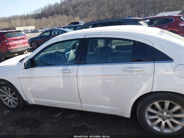 44374124 :رقم المزاد ، 1C3CC5FB6AN117066 vin ، 2010 Chrysler Sebring Limited مزاد بيع