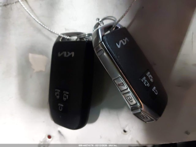 44374176 :رقم المزاد ، KNDNB4H38P6212612 vin ، 2023 Kia Carnival Mpv Lx Seat Package مزاد بيع