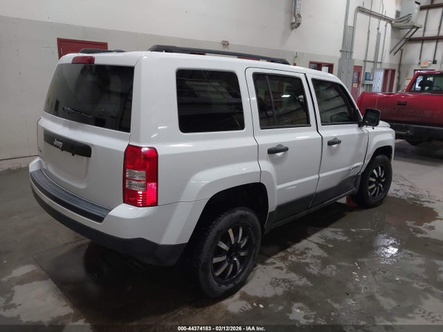 1C4NJRBB7GD646807 Jeep Patriot Sport
