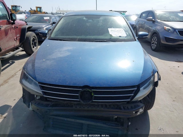2015 Volkswagen Jetta 1.8t Se მანქანა იყიდება აუქციონზე, vin: 3VWD17AJ6FM410111, აუქციონის ნომერი: 44374213