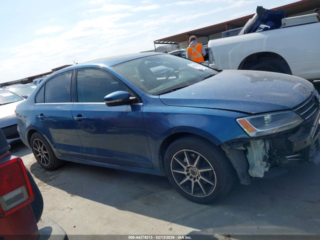 2015 Volkswagen Jetta 1.8t Se მანქანა იყიდება აუქციონზე, vin: 3VWD17AJ6FM410111, აუქციონის ნომერი: 44374213