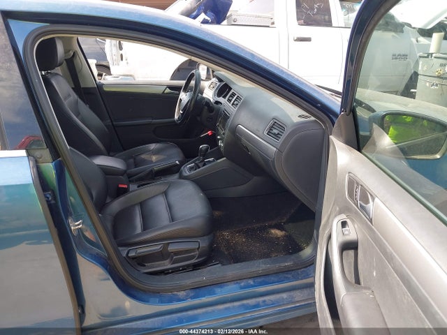 2015 Volkswagen Jetta 1.8t Se მანქანა იყიდება აუქციონზე, vin: 3VWD17AJ6FM410111, აუქციონის ნომერი: 44374213