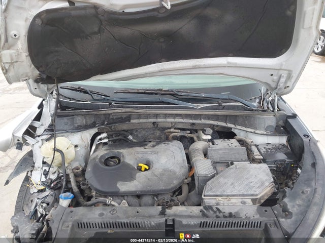 KM8J33A48GU027346 Hyundai TUCSON SE