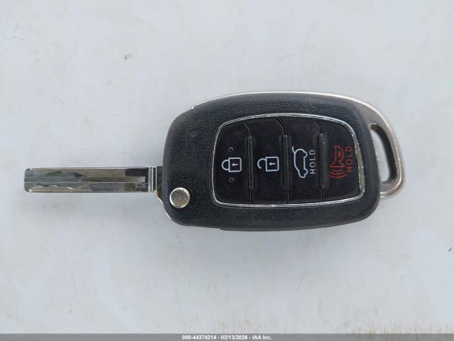 KM8J33A48GU027346 Hyundai TUCSON SE