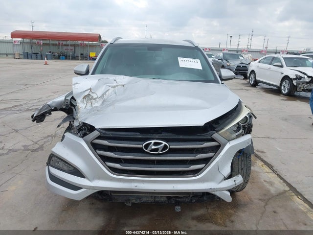 KM8J33A48GU027346 Hyundai TUCSON SE